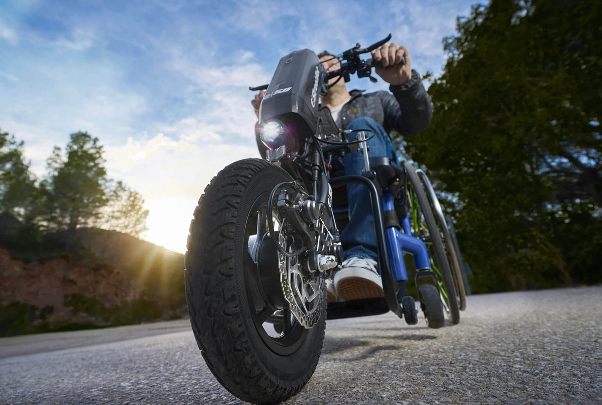 Motus Wheelchair User with Empulse Streetjet Handbike