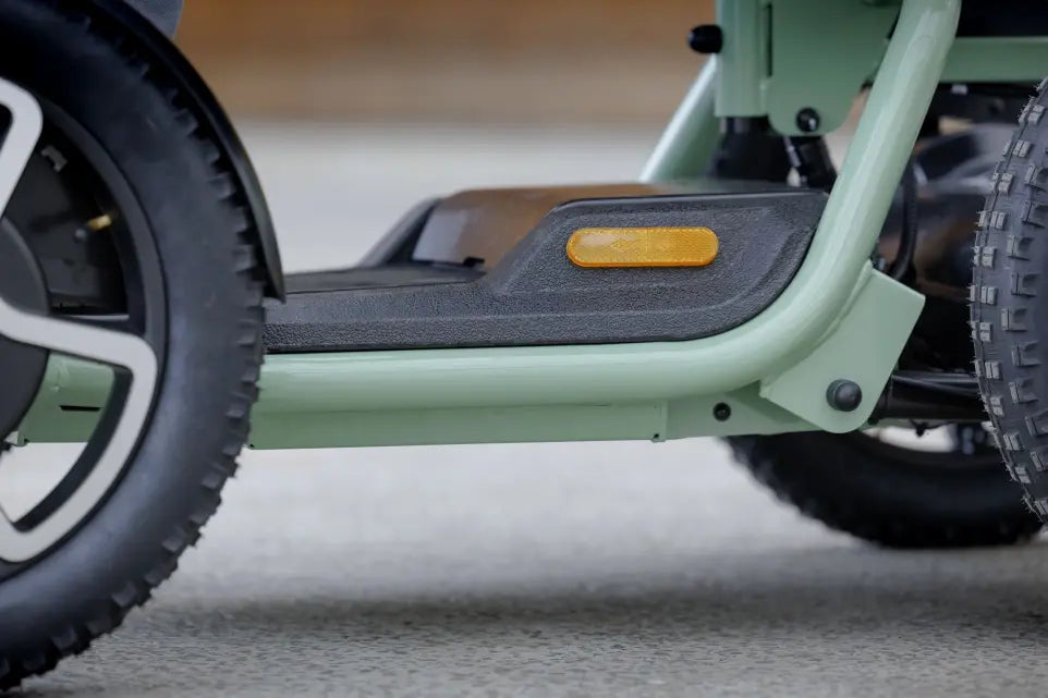 Motus - Sunrise Medical Sterling Scoozy S800 All Terrain Mobility Scooter Close Up